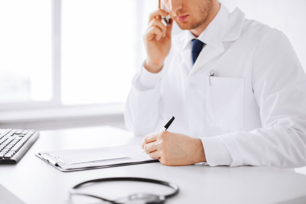 Arzt am Telefon